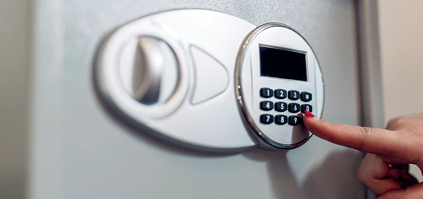 Jewelry Safe Cracking in Dinuba, California