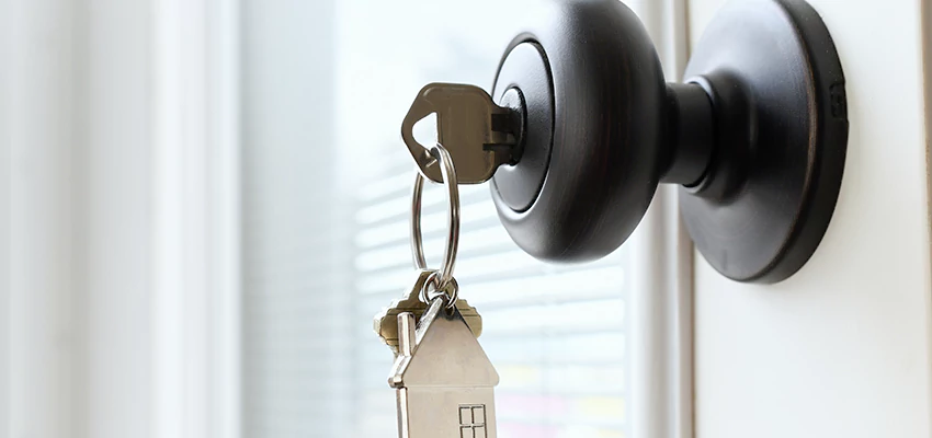 Bifold Door Knob Replacement in Dinuba, California